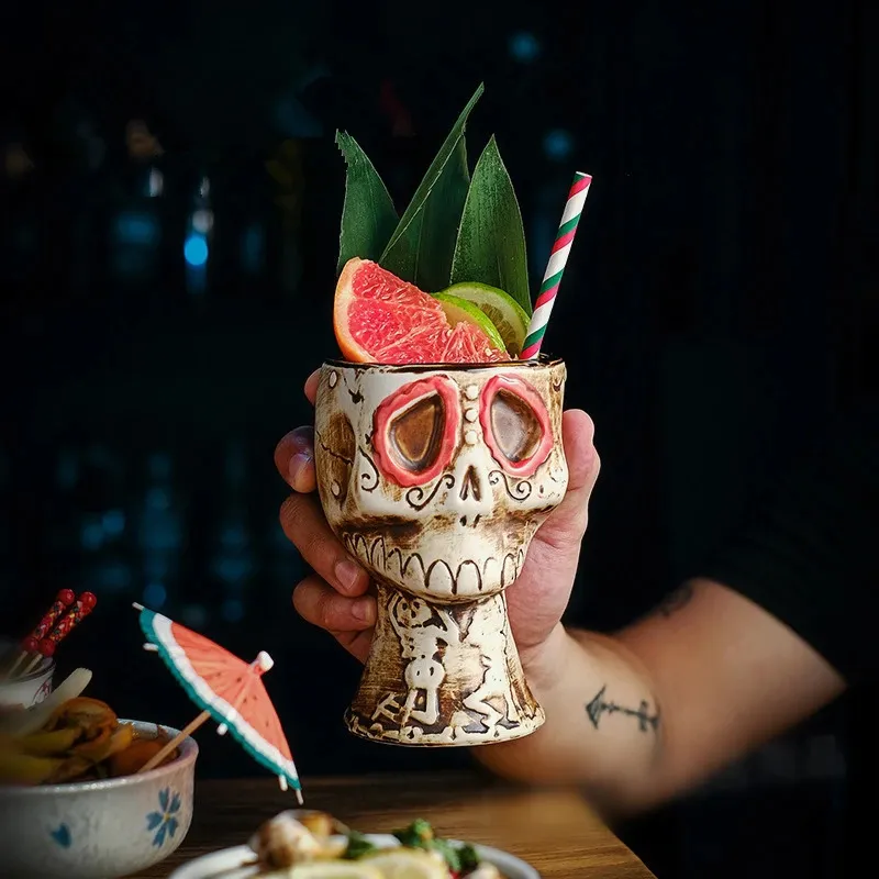 Copa de cóctel con calavera pa - Wine With Beer Mix reseña y precio