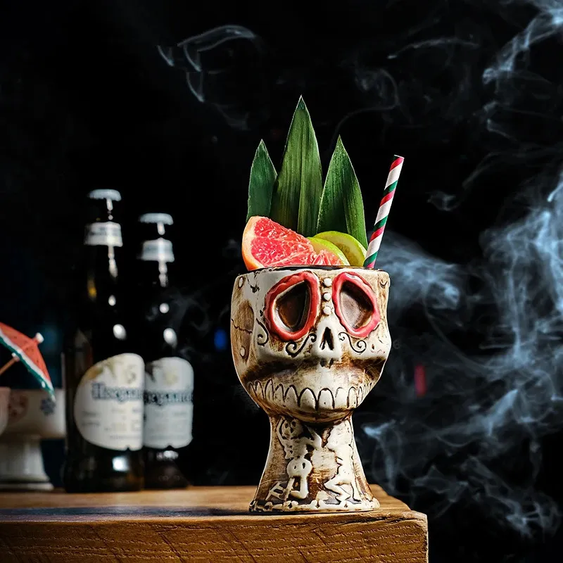 Copa de cóctel con calavera pa - Wine With Beer Mix reseña y precio